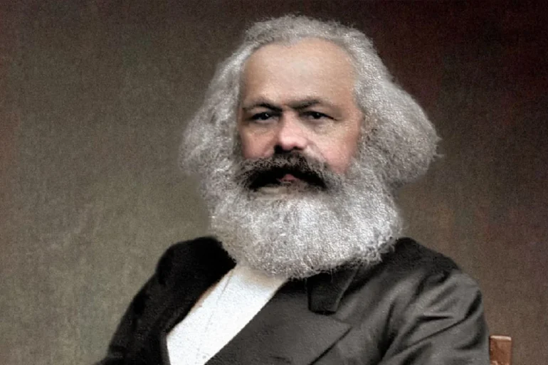 Todas las luchas de la lucha: una reseña de Marx juega 9